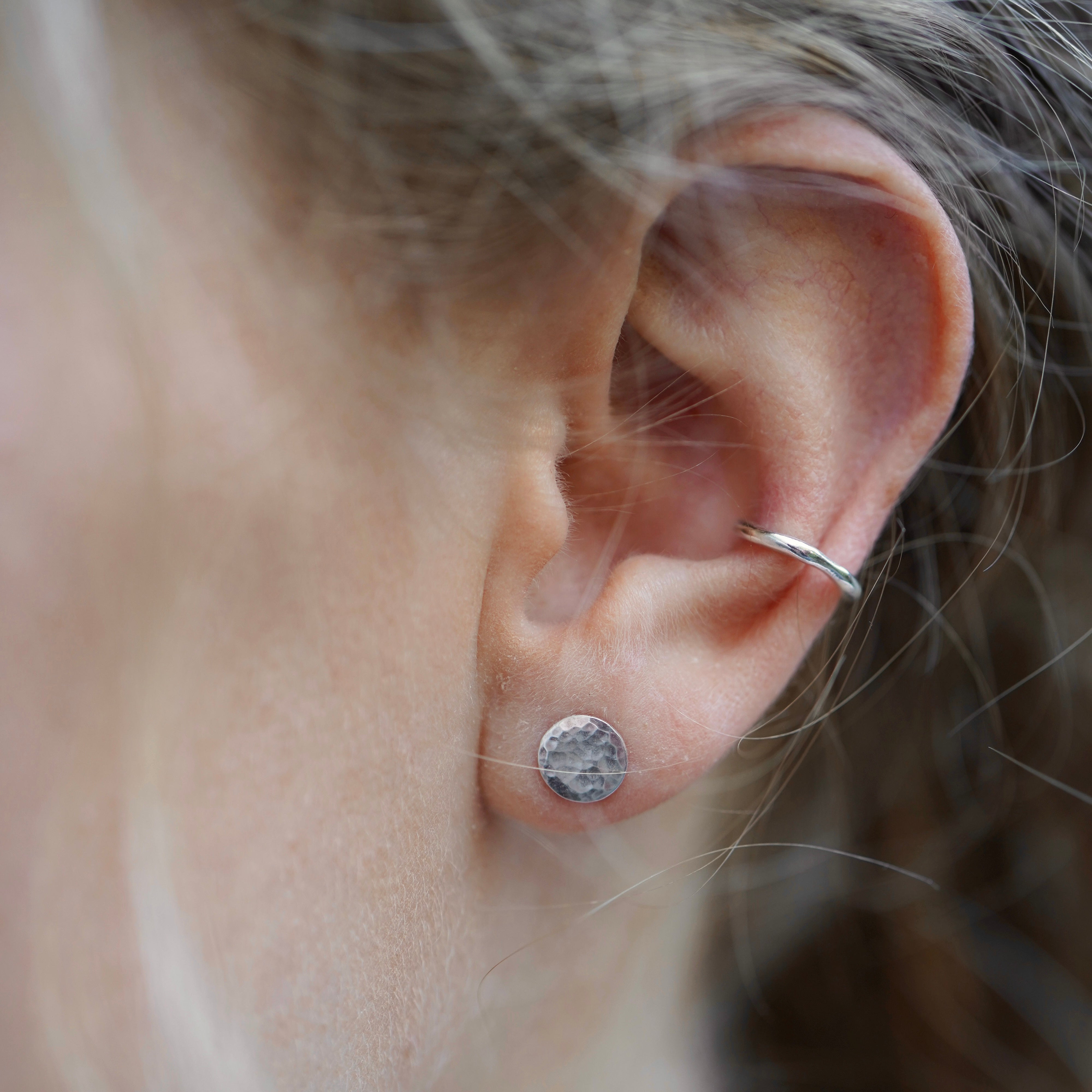 Big Dot geschmiedet Ohrstecker