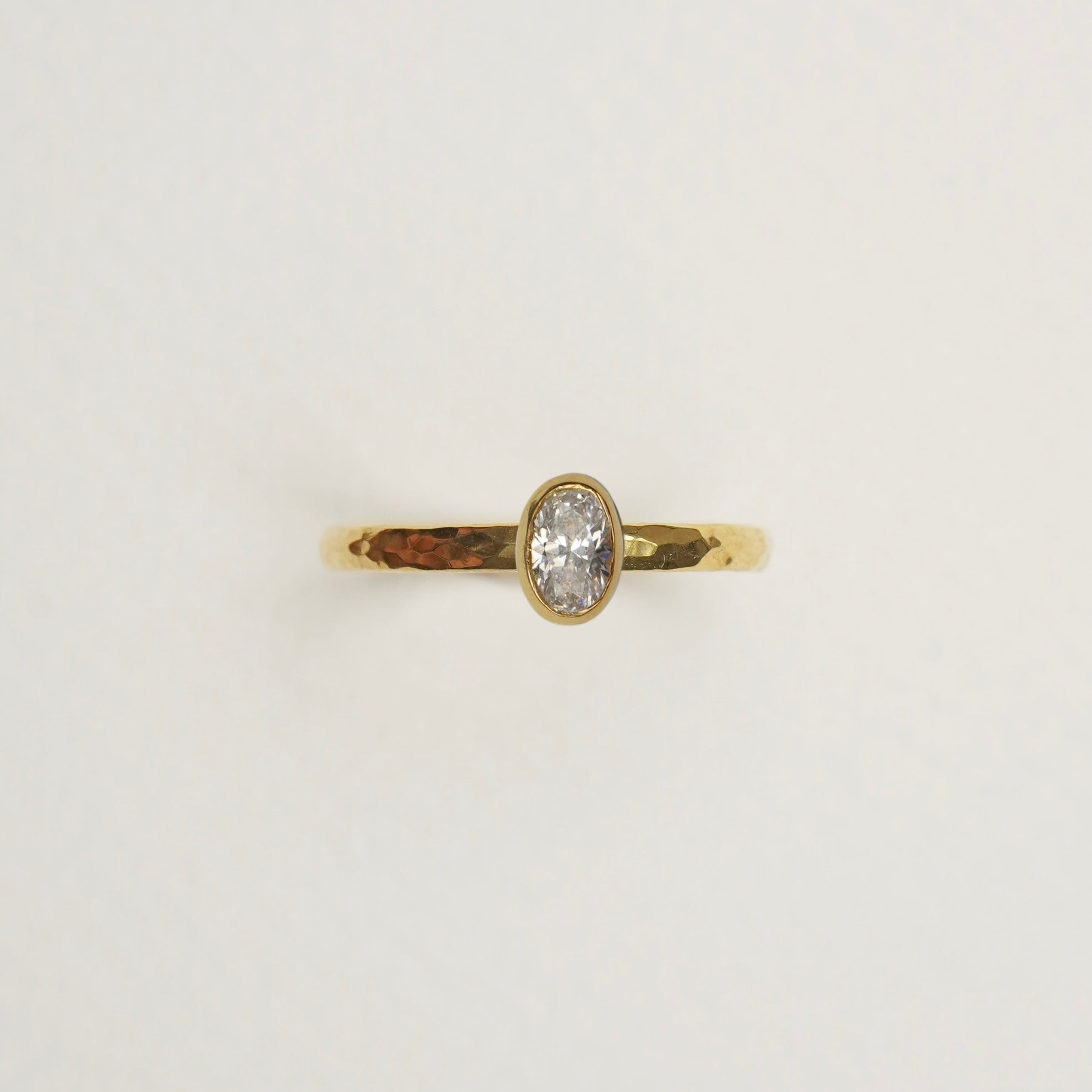 Verlobungsring-Baukasten Gelbgold | 4 | Oval geschmiedet | Zarge oval 4x6 mm